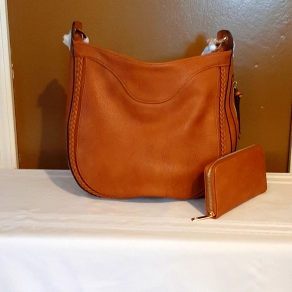 Le Miel Shoulder Bag. Smoke free home - Picture 4 of 7